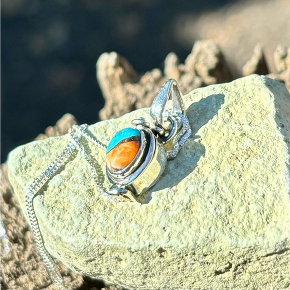 Spiny Oyster, Turquoise Poison Necklace - Picture 14 of 16